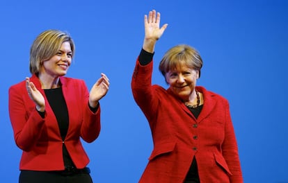 Merkel y la candidata Klöckner tras un mitin en Bad Neuenahr Ahrweiler, el miércoles.