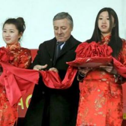 El ministro de Fomento, José Blanco, ha inaugurado el minipolígono Plaza Oriente en la localidad madrileña de Fuenlabrada