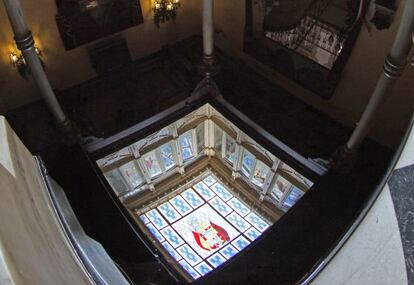 Instalación de Per Barclay en el salón del Casino de Cartagena, edificio del siglo XVIII.