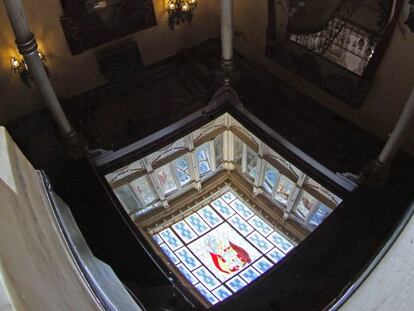 Instalaci&oacute;n de Per Barclay en el sal&oacute;n del Casino de Cartagena, edificio del siglo XVIII.