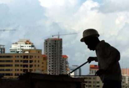 Las exportaciones aumentaron un 4,6% y superaron a la mejora de las importaciones (1,9%), mientras que la inversión en construcción residencial siguió mostrando signos positivos, con un crecimiento del 14,6%. EFE/Archivo