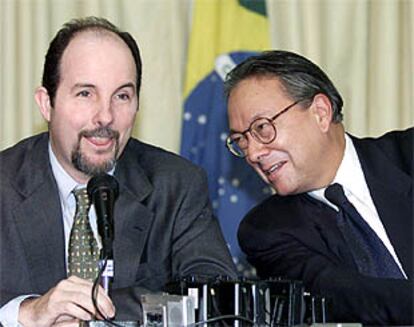 El ministro brasileño Pedro Malan (derecha) y el presidente del Banco Central de Brasil, Arminio Fraga, ayer.