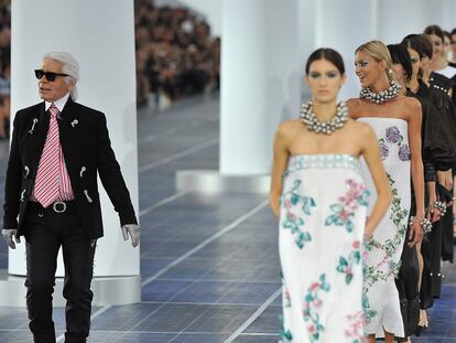 Chanel o el lujo hecho ‘mainstream’ por Karl Lagerfeld