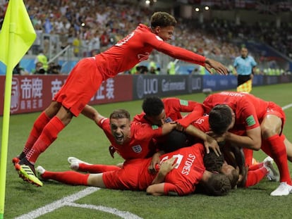 O time inglês celebra o primeiro gol contra a Tunísia.