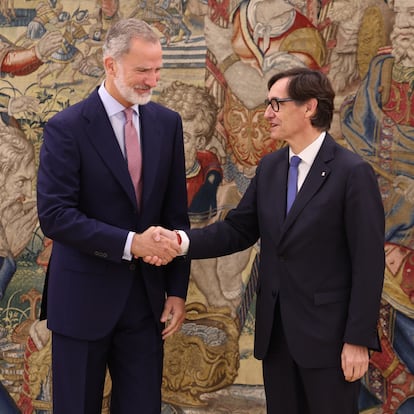 D. Salvador Illa Roca junto al rey Felipe VI