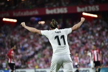 Bale celebra el gol de su equipo.
