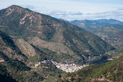 Vista del pueblo de Eslida, en pleno centro del parque natural de la Sierra de Espadán.