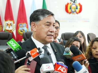 Juan Lanchipa Ponce, fiscal general de Bolivia durante una comparecencia ante los medios bolivianos, este lunes en Sucre.