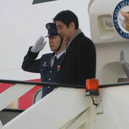 El primer ministro japonés, Shinzo Abe, a su llegada a Londres en visita oficial.