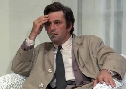 Peter Falk caracterizado como 'Colombo' en una de las primeras temporadas de la serie