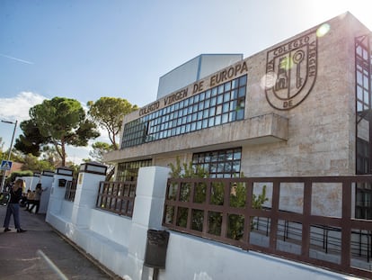 La entrada al Colegio Virgen de Europa, en Boadilla del Monte, Madrid © Claudio Alvarez