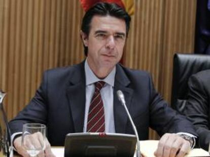 El ministro de Industria, Energía y Turismo, José Manuel Soria, durante su comparecencia hoy en comisión parlamentaria para informar sobre el Plan Nacional e Integral de Turismo de España y para presentar la Agenda Digital Española. EFE/