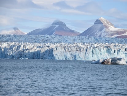 El estrecho de Fram es una de las pocas puertas abiertas al Ártico a las que llegan las aguas del Atlántico. En la imagen, uno de sus costados, las islas Svalbard.