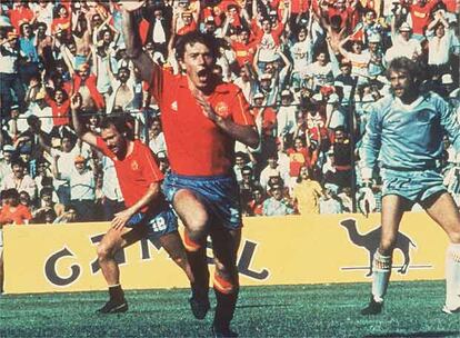 Mundial de Mxico 1986. Espa?a se enfrenta a Dinamarca en octavos de final. Butrage?o, con cuatro goles, se convirti en el hroe del da. La seleccin venci 5-1.