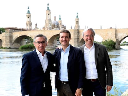 El presidente del PP, Pablo Casado, en Zaragoza este mes junto a Luis María Beamonte, a la izquierda, candidato del partido a la Presidencia del Gobierno de Aragón, y el candidato a la alcaldía de Zaragoza, Jorge Azcón.