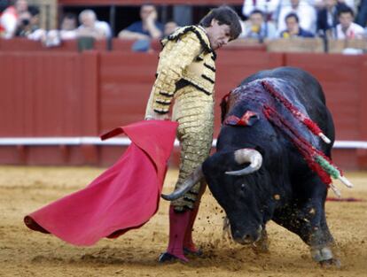 Antonio Barrera, durante su faena al cuarto toro.