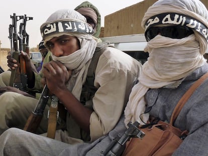 Milicianos del grupo isl&aacute;mico salafista Ansar al Din, en el noreste de Mali, en 2012.