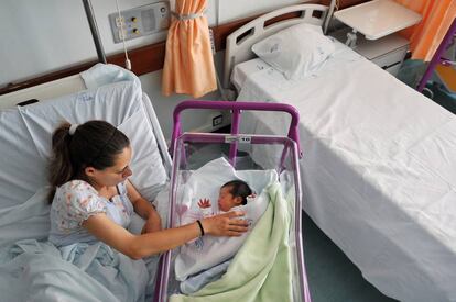 Joana Dias, de 19 años, en un hospital de Castelo Branco (Portugal), en 2013. 