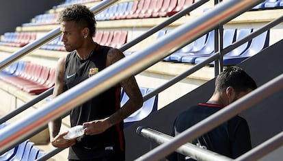 Neymar, este lunes, en el entrenamiento del Barcelona.