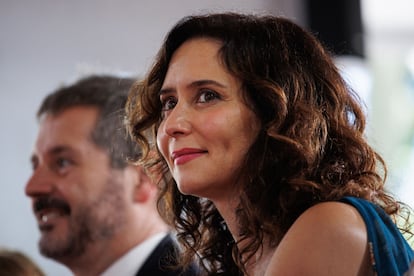 La presidenta de la Comunidad de Madrid, Isabel Díaz Ayuso, junto al consejero de Cultura regional, Mariano de Paco.