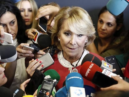 Esperanza Aguirre speaking last week after the arrest of her successor as head of the regional government of Madrid, Ignacio González.