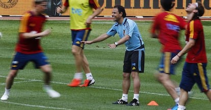 Javier Mi&ntilde;ano, durante un entrenamiento de la selecci&oacute;n espa&ntilde;ola