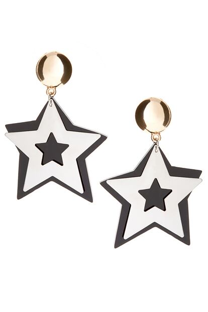 Pendientes acrílicos en forma de estrella. Precio: 5,38 euros.