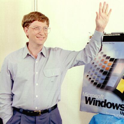 Bill Gates presenta la versión de Windows de 1995.