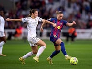 Pajor protege el balón ante Däbtriz el pasado 15 de noviembre durante el clásico entre el Barça y el Madrid en el Estadi Olímpic.