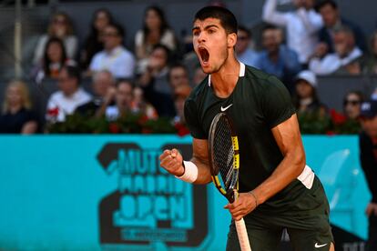 Carlos Alcaraz, tras ganar el segundo set a Djokovic.  