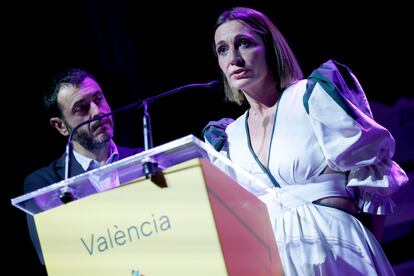 Los chefs Begoña Rodrigo y Ricard Camarena durante gala de entrega de los premios internacionales We Are Smart Green Guide, el pasado martes, en València.