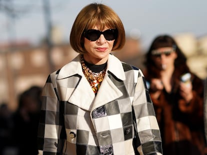 Anna Wintour, con sus inseparables gafas oscuras, durante la Semana de la Moda de Milán el pasado mes de febrero.