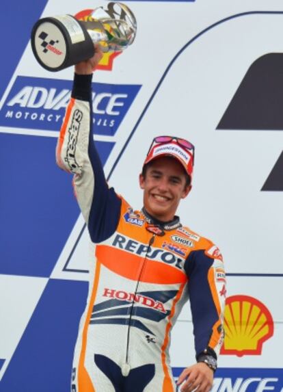 Marc Márquez celebra su triunfo en Malasia.