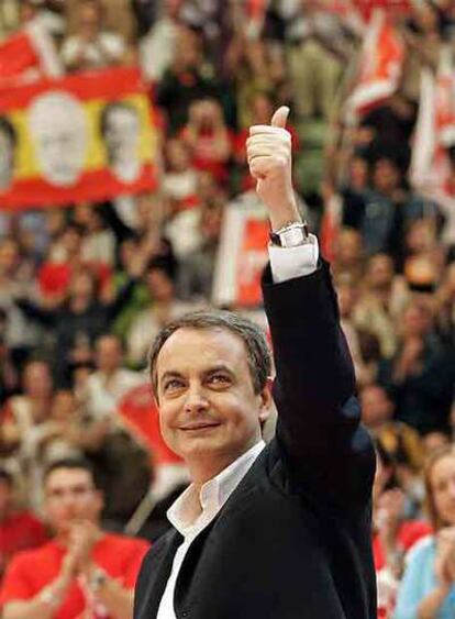 El presidente Rodríguez Zapatero, durante el mitin en el Palacio Vistalegre.