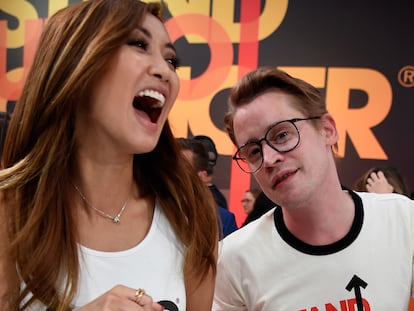 Brenda Song y Macaulay Culkin juntos en 2018, en Santa Mónica, California.