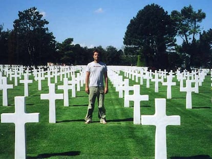 El autor de la carta, en el cementerio estadounidense de Colleville-sur-Mer, cerca de Omaha Beach, en Normandía (Francia).