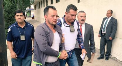 El reo Agustín Miranda, a su llegada a la fiscalía de la capital mexicana.