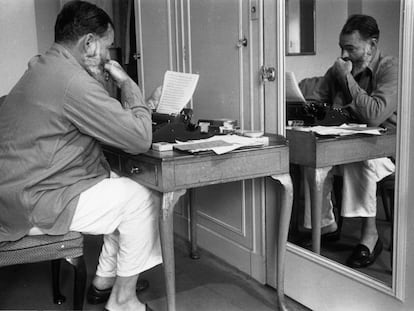 El escritor y periodista Ernest Hemingway (1899-1961).