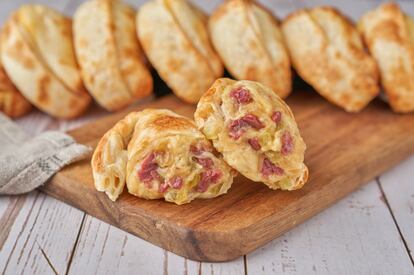 A las las clásicas empanadas de carne se han sumado esta primavera recetas que llevan de viaje por todo el planeta a través del paladar: la de pollo Thai, la gringa al pastor o la 'smash Burger' son buenos ejemplos.