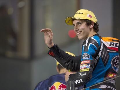 Alex Rins celebra su tercer puesto en el GP de Catar 