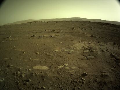 Una de las imágenes enviadas por 'Perseverance' desde la superficie de Marte.