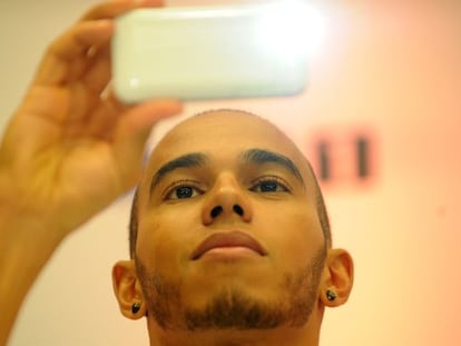 Lewis Hamilton, antes de una rueda de prensa