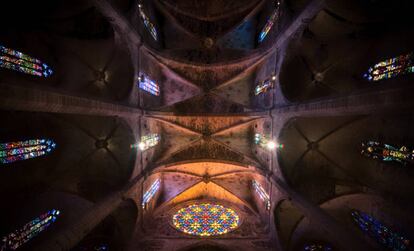 Sostre de la nau central de la catedral de Palma.