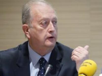 El presidente de Colonial, Juan José Bruguera (i), y el consejero delegado, Pere Viñolas, durante la rueda de prensa.