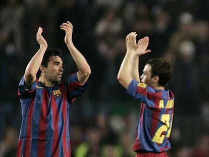 Deco e Iniesta, en un partido de Liga.