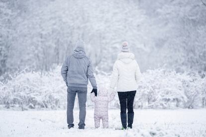 Una familia, de paseo.