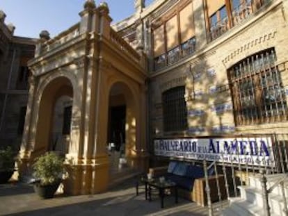 Entrada al Balneario de la Alameda. 