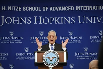 Mattis durante la presentaci&oacute;n de la estrategia, este viernes en una universidad de Washington