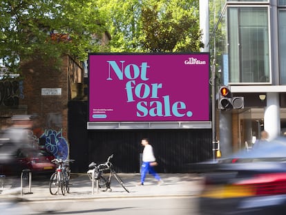 Valla publicitaria en Londres con la nueva campaña del diario The Guardian: Not for Sale (No en Venta)