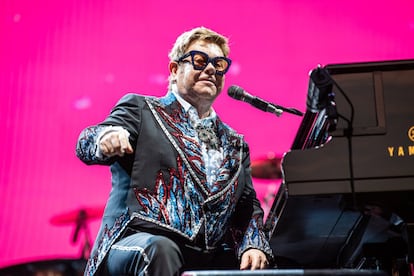 Elton John durante su actuación en la gala de los Oscar.